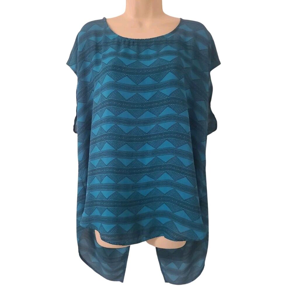 Torrid Size 1X Teal Geometric Lightweight Blouse High Low Hem Short Sleeve Top